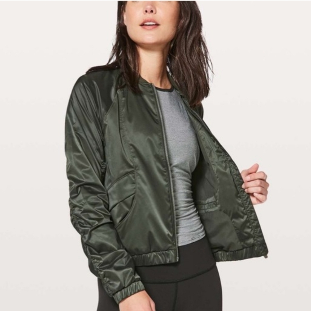 Lululemon Above The Clouds Jacket In Evergreen Sz 4 Like New